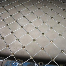 Сетка нержавеющая тросовая со скобочным креплением и ромбической ячейкой Н6 7х7 AISI 316 25х43х1 мм